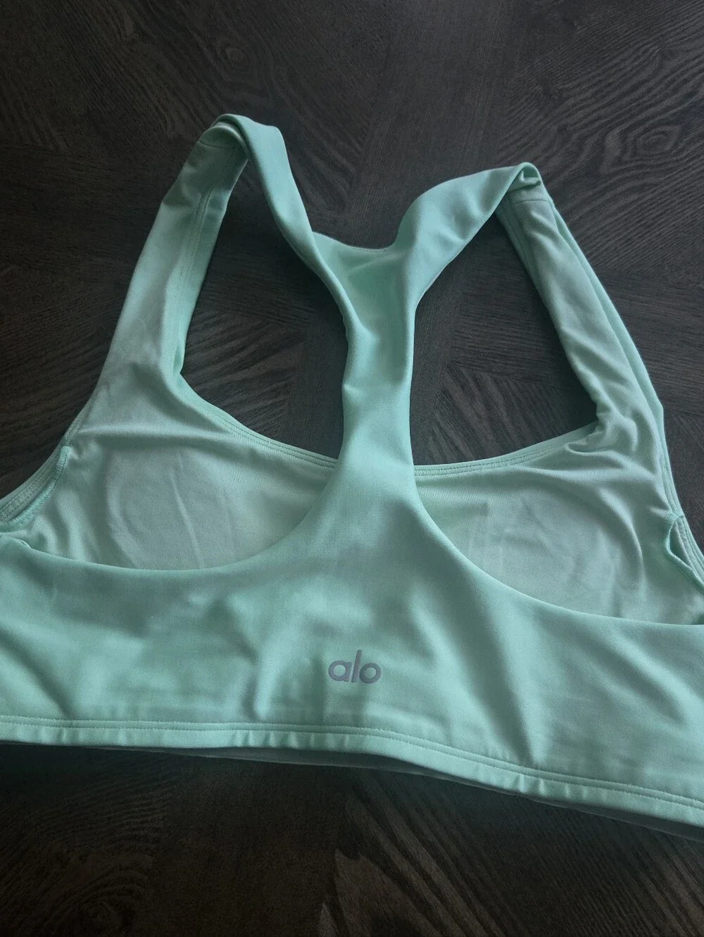 Alo Yoga Airlift Advantage Racerback Sports Bra in Ultramint sz MEDIUM